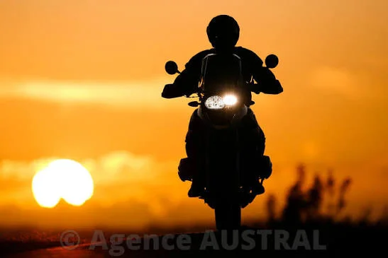 Photo — motos au coucher de soleil